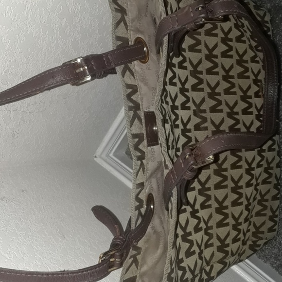 Micheal Kors - Picture 5 of 6